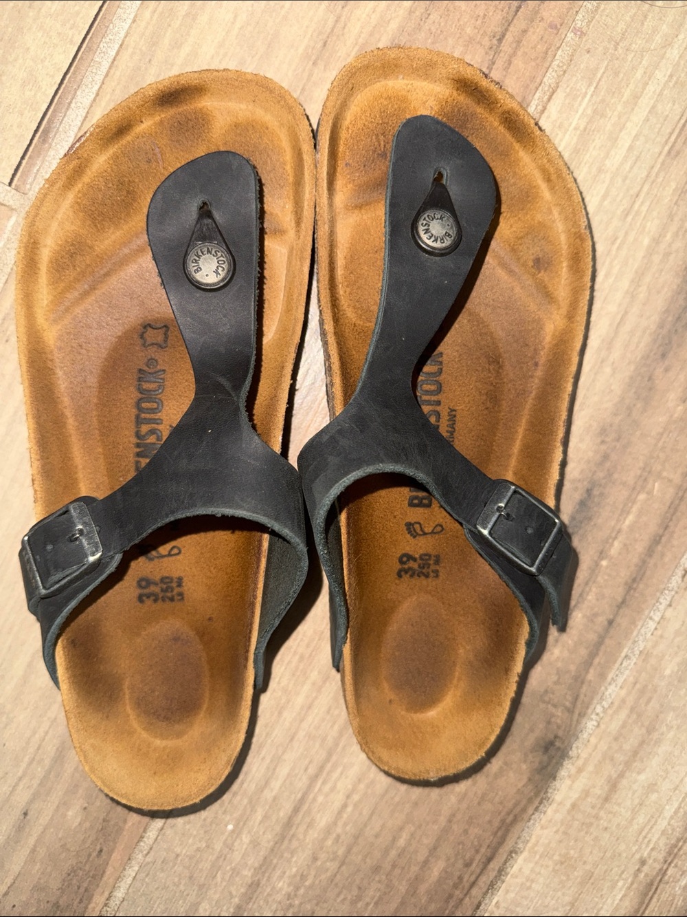 Birkenstock Black and Brown Gizeh-Style Contoured Sandals - Picture 4 of 8